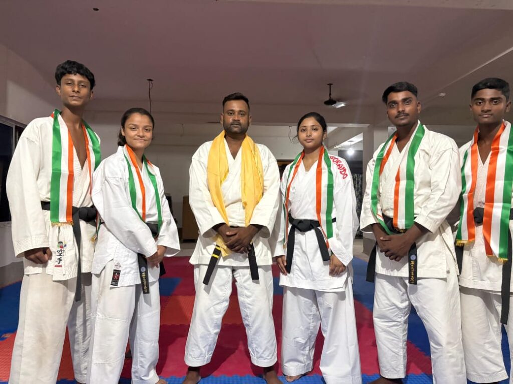 ১০ম International Karate Championships-এ অংশ নিতে কোচবিহারের ১৬ সদস্যের দল