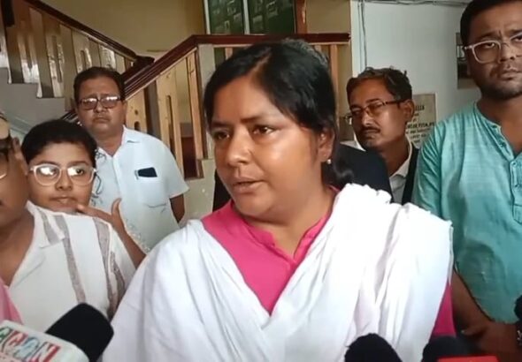 Eggs thrown at Meenakshi Mukherjee's car in Shitalkuchi, protest in front of the Superintendent of Police's office