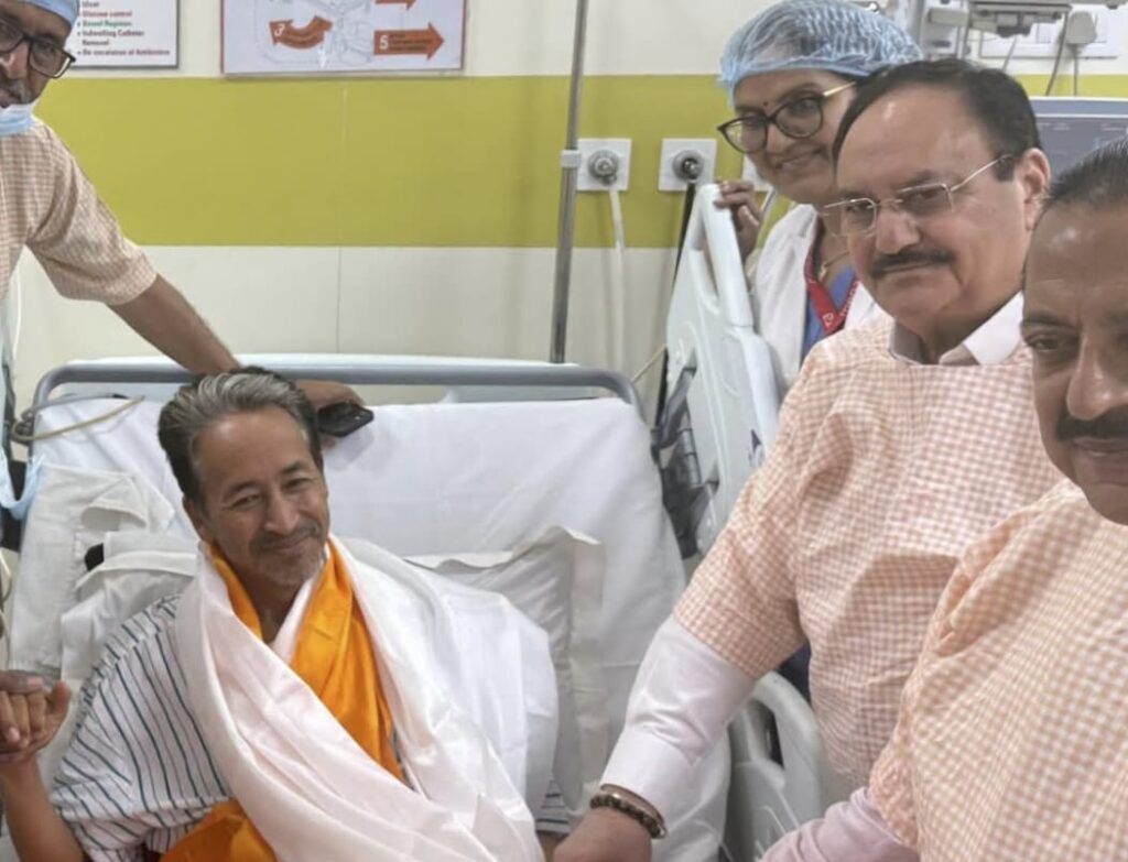 ২৬ দিনের অনশন ভাঙলেন সোনম ওয়াংচুক, পরীক্ষা ব্যবস্থায় জবাবদিহি নিয়ে সংসদে আলোচনার আশ্বাস