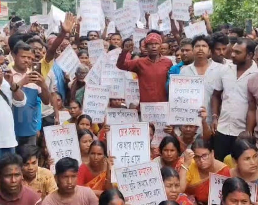 চাকরির নামে কাটমানির অভিযোগে দিনহাটায় তৃণমূল নেতার বাড়ি ঘেরাও, বিক্ষোভে উত্তেজনা