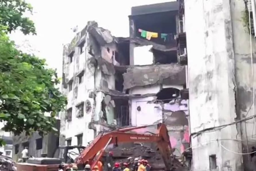 ভিওয়ান্ডিতে চারতলা ভবন ধস, মৃত অন্তত ১০; চলছে উদ্ধার অভিযান