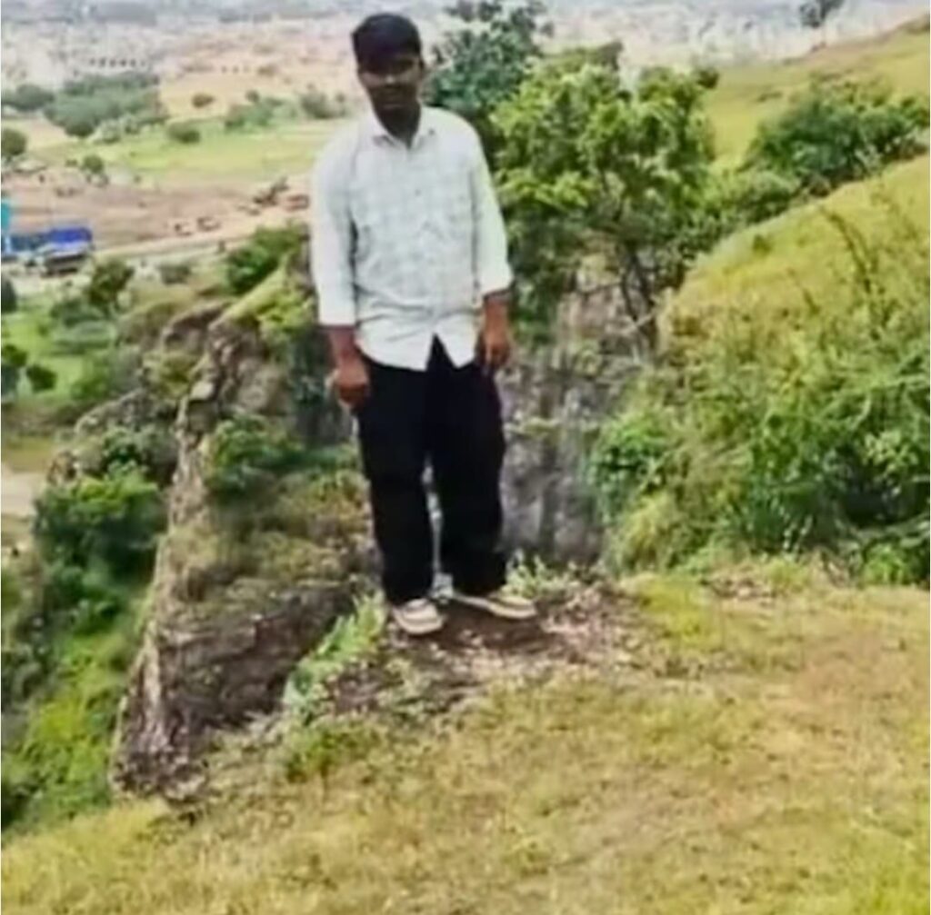 iPhone EMI-এর চাপ, মহারাষ্ট্রে বাবা-মা ও ১৮ বছরের ছেলের মর্মান্তিক মৃত্যু