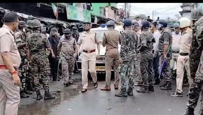 তামাকের আড়ালে ৪৮৭ কেজি গাঁজা পাচার, দিনহাটায় ট্রাকচালক গ্রেফতার