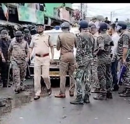 এন্টালিতে বিজেপির গোষ্ঠীকোন্দল, থানার সামনে রাতভর বিক্ষোভ