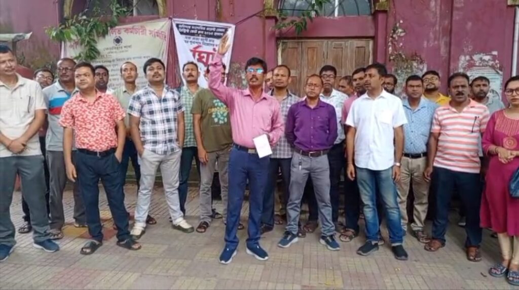 কোচবিহার জেলা আদালতে কর্মবিরতি, শূন্যপদে নিয়োগ-সহ একাধিক দাবিতে দুদিনের ধর্মঘট
