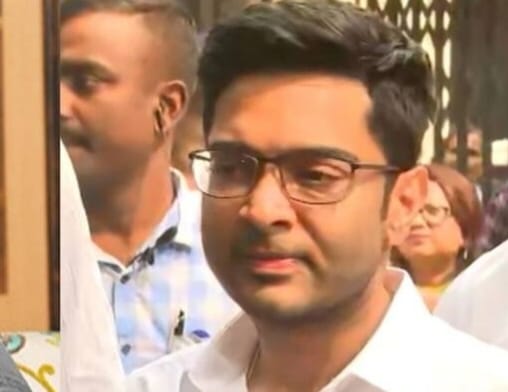 ২০ বিদ্রোহী তৃণমূল সাংসদকে সুপ্রিম কোর্টের নোটিশ, অভিষেকের মামলায় বড় পদক্ষেপ