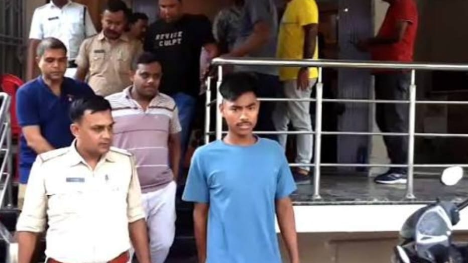 চিকিৎসকের বাড়িতে চুরি, শিলিগুড়ি থেকে গ্রেফতার ৩! উদ্ধার ২৮ লক্ষের সোনা