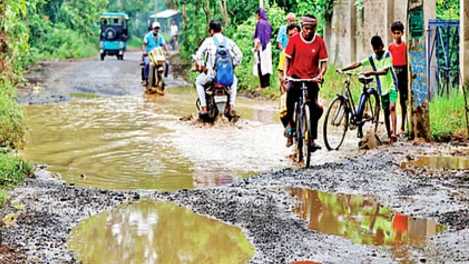 পুজোর আগেই বেহাল রাস্তা সারাই, ১০ অক্টোবরের মধ্যে কাজ শেষের নির্দেশ
