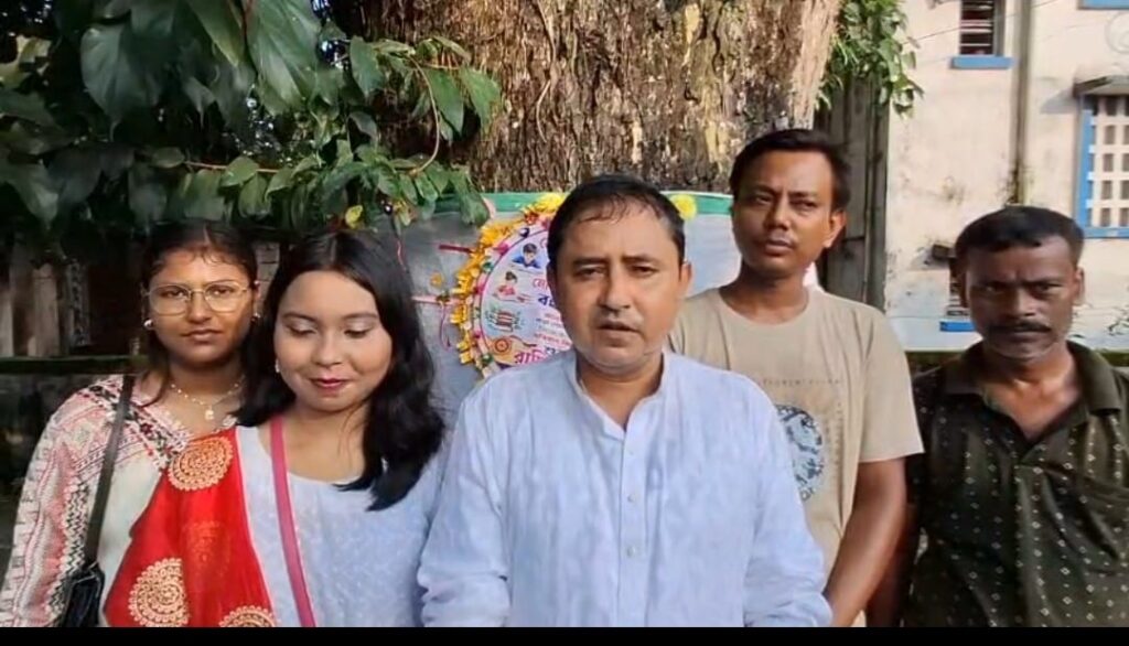 রাজ আমলের তল্লী গাছকে ভাই বানিয়ে কোচবিহারে অভিনব ‘গাছ বন্ধন’ উৎসব