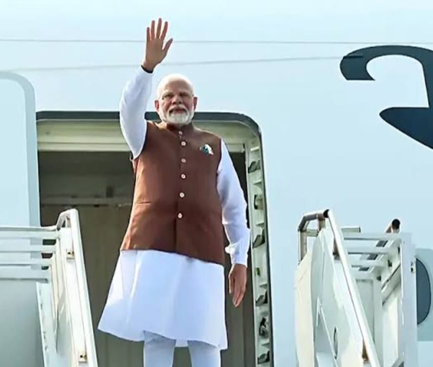 উজবেকিস্তানে প্রধানমন্ত্রী মোদী, দ্বিপাক্ষিক বৈঠকে বাণিজ্য-প্রতিরক্ষা-শক্তি