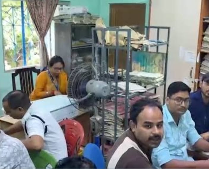 ভুয়ো জন্ম-মৃত্যু শংসাপত্রের অভিযোগে কোচবিহার-সহ রাজ্যের একাধিক পুরসভায় পুলিশের তল্লাশি