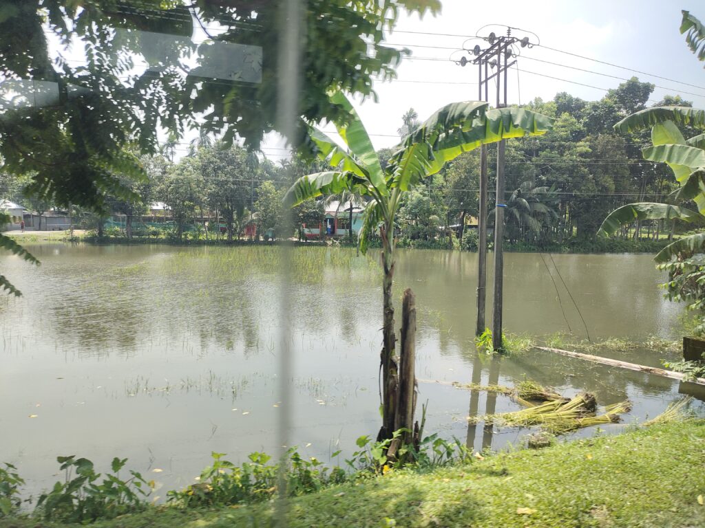 উত্তর ও দক্ষিণবঙ্গে বৃষ্টির পূর্বাভাস, আর্দ্রতাজনিত অস্বস্তি বজায় থাকবে আজও