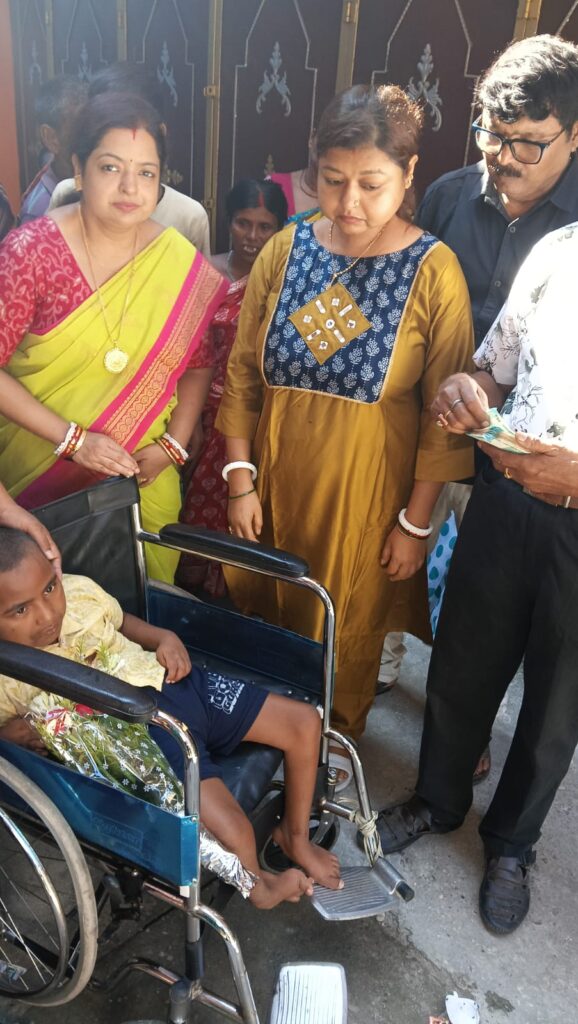 ৫৩ জন দিব্যাঙ্গের পাশে মানবিক উদ্যোগ, হুইলচেয়ার পেল ছোট্ট রিক | CT News বাংলা