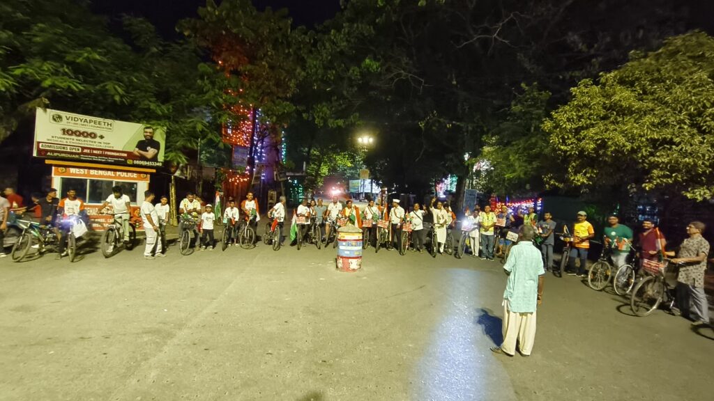 কোচবিহারে মধ্যরাতে ‘Midnight Cycling 2026’, সাইকেলের আলোয় স্বাধীনতার বার্তা