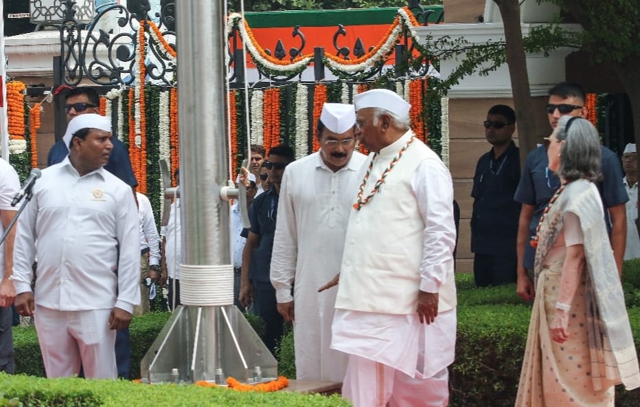 বন্দে মাতরম থামানোর চেষ্টা? সোনিয়া গান্ধীকে ঘিরে বিজেপি-কংগ্রেস সংঘাত