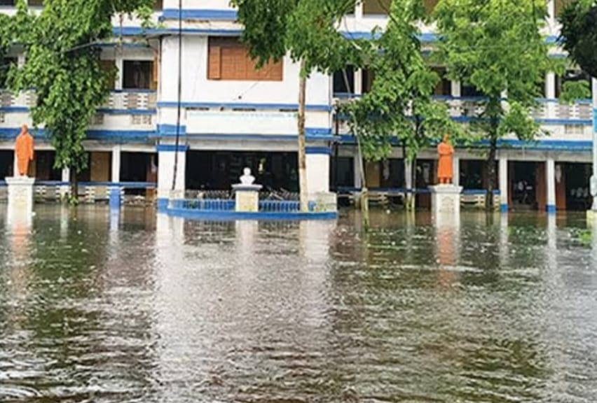 এক রাতের বৃষ্টিতেই জলমগ্ন কোচবিহার শহর, বেহাল নিকাশি ব্যবস্থায় চরম দুর্ভোগ