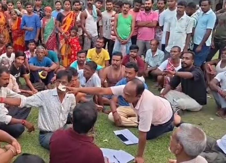 কাটমানির অভিযোগে তৃণমূল বুথ সভাপতিকে প্রকাশ্যে হেনস্থার অভিযোগ, উত্তেজনা কোচবিহারের মাথাভাঙায়