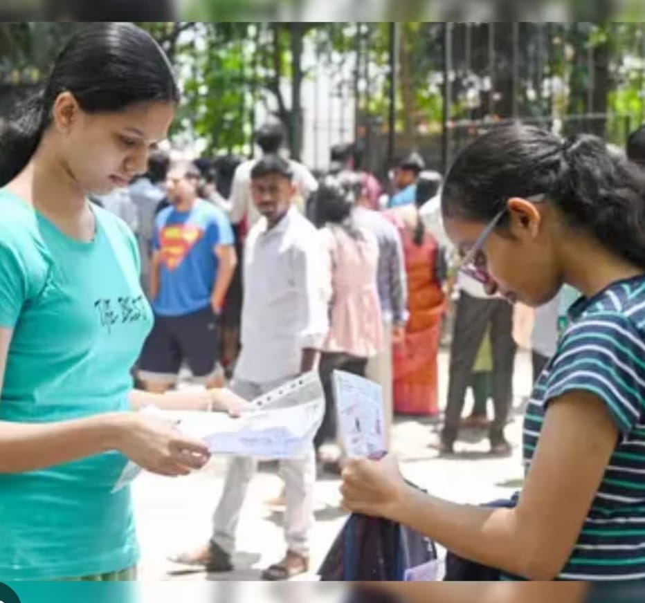 NEET-UG পরীক্ষা ২০২৭ থেকে অনলাইনে? বড় পরিবর্তনের ভাবনায় কেন্দ্র