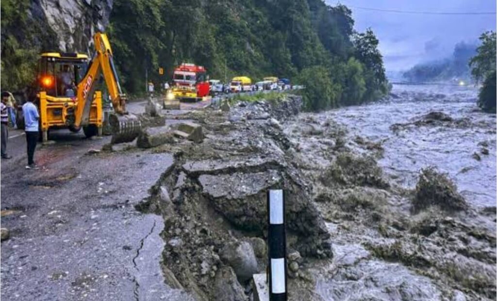 হিমাচলে ভয়াবহ বৃষ্টি-ভূমিধস, মৃত ১৫৭-এর বেশি! নিখোঁজ ২৫৭, বিপর্যস্ত জনজীবন