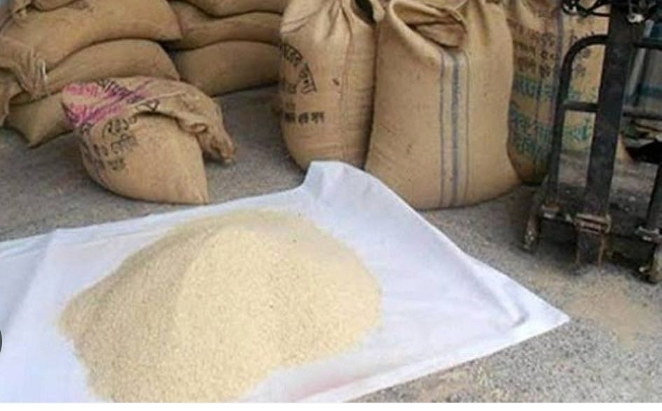 দিনহাটার অঙ্গনওয়াড়ির খিচুড়িতে সাদা পোকা! তালা ঝুলিয়ে বিক্ষোভ