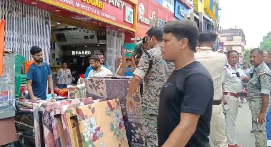 কোচবিহার শহরে যানজট নিয়ন্ত্রণে ট্রাফিক পুলিশের কড়া অভিযান