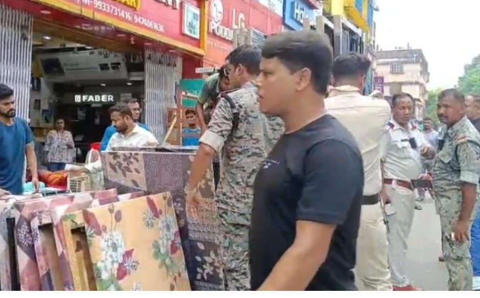 কোচবিহারে যানজট রুখতে কড়া অভিযান, নো-পার্কিংয়ে গাড়ি রাখলেই জরিমানা