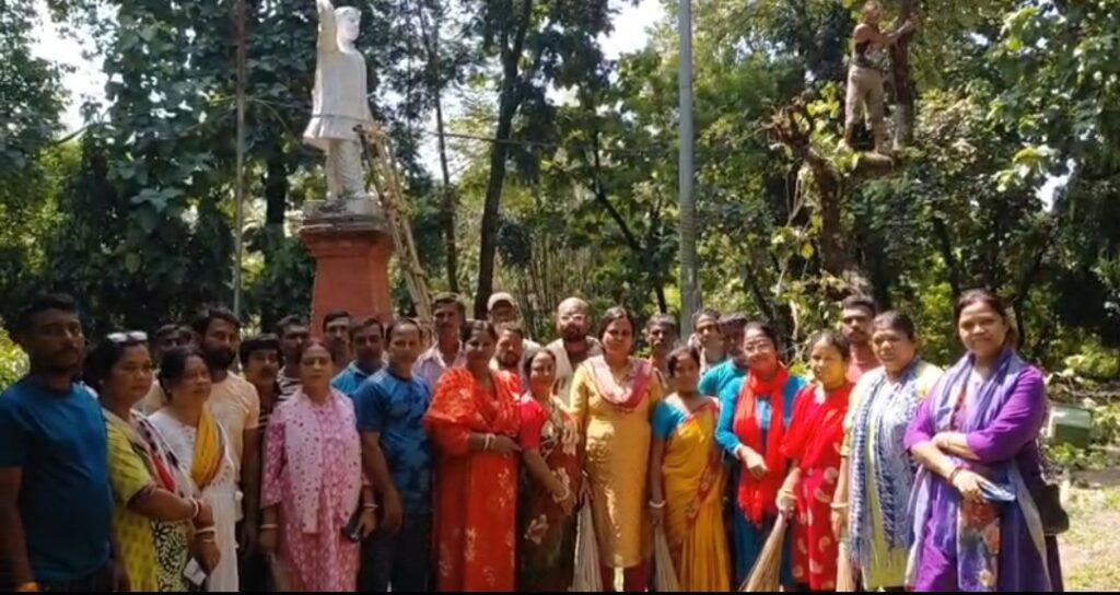 ২৪ ঘণ্টার মধ্যেই প্রতিশ্রুতি রক্ষা, বাঘাযতীন পার্ক পরিষ্কারে দীপা চক্রবর্তী