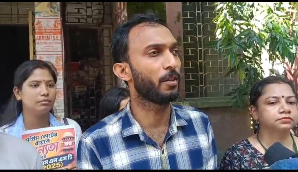 দ্বিতীয় এসএলএসটি ২০২৫-এর মেধা তালিকা ও দ্রুত নিয়োগের দাবি, কোচবিহারে চাকরিপ্রার্থীদের পোস্টার
