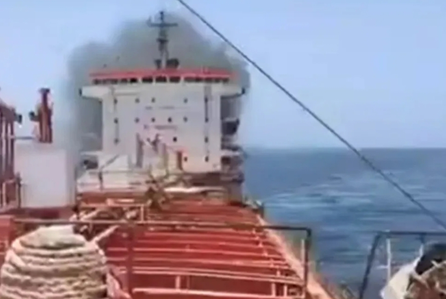 ওমান উপকূলে বাণিজ্যিক জাহাজে ভয়াবহ হামলা, ১৩ ভারতীয় নাবিক উদ্ধার, নিখোঁজ ১