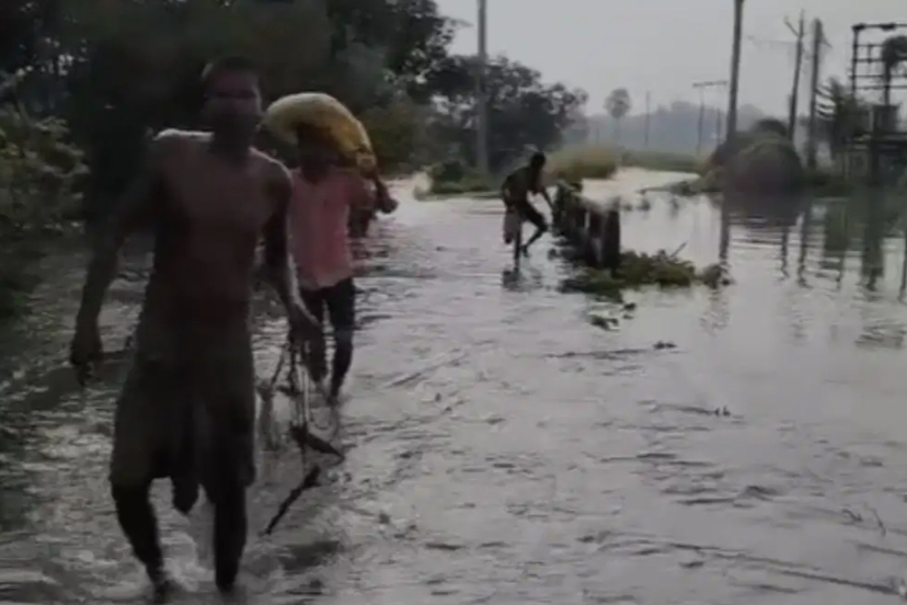 মালদহে ভয়াবহ বন্যা, জলবন্দি লক্ষাধিক! ত্রাণ নিয়ে ক্ষোভ, মৃ*তের সংখ্যা ৫