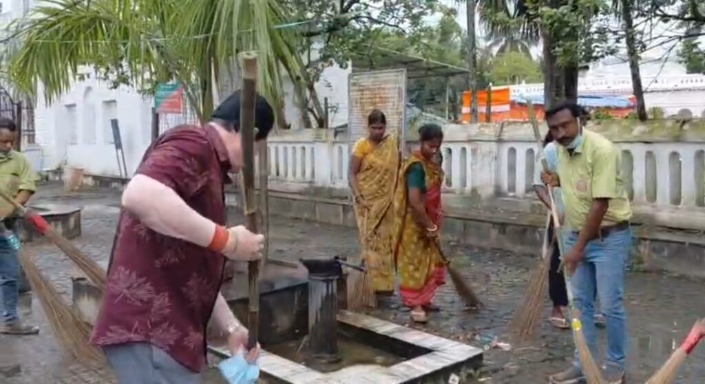 কোচবিহার শহরে স্বচ্ছতা অভিযান, পরিচ্ছন্নতার বার্তা বিরাজ বোসের