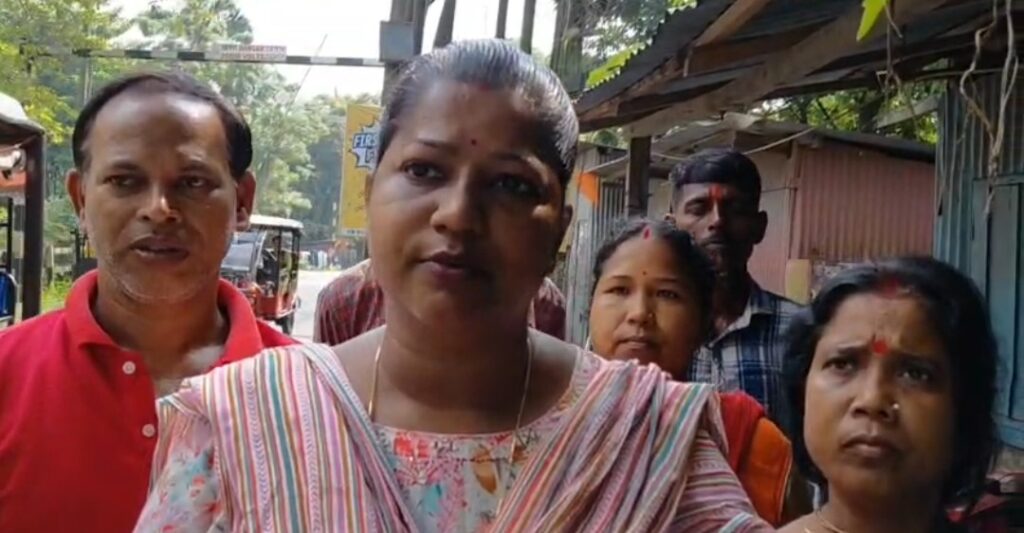 ১০ নম্বর ওয়ার্ডে বিজেপির জনসংযোগ, মানুষের সমস্যা শুনে আধিকারিকদের সঙ্গে যোগাযোগ দীপা চক্রবর্তীর