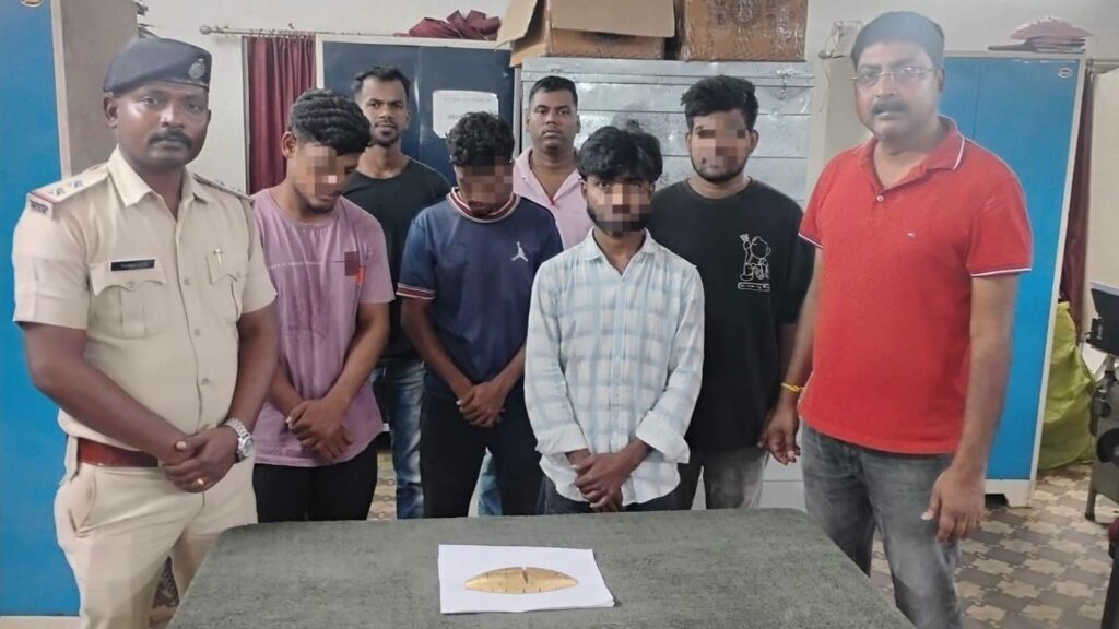 কোচবিহারে ১.৭ কেজি সোনা সদৃশ বস্তু উদ্ধার, গ্রেফতার