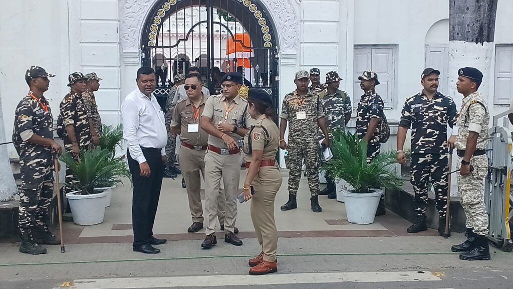 মুখ্যমন্ত্রী হিসেবে প্রথম কোচবিহার সফরে শুভেন্দু অধিকারী, মদনমোহন মন্দিরে পুজো দিয়ে প্রশাসনিক বৈঠক