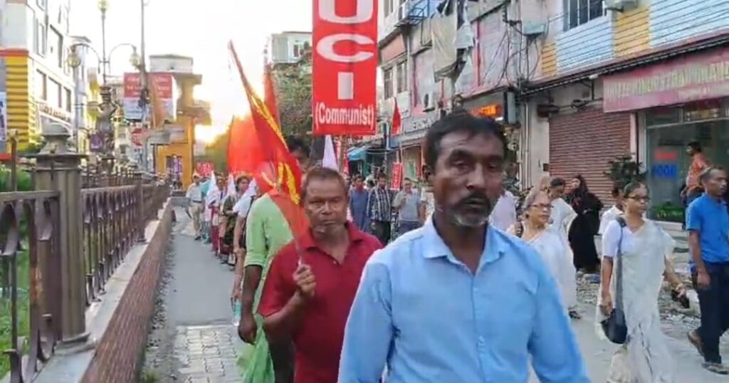 ‘যুদ্ধ নয়, কাজ-খাদ্য-নিরাপত্তা চাই’—কোচবিহারে বামপন্থী দলগুলির মিছিল