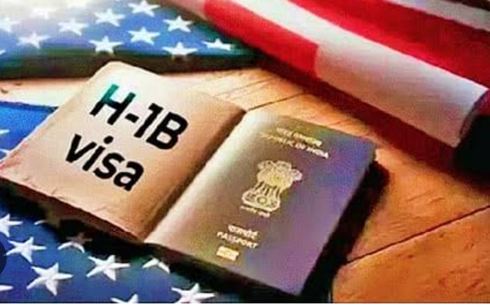 H-1B ভিসাধারীদের চাকরি হারানোর পর ৬০ দিনের গ্রেস পিরিয়ড বাতিলের প্রস্তাব করেছে ট্রাম্প প্রশাসন। তবে নিয়মটি এখনও চূড়ান্ত হয়নি।