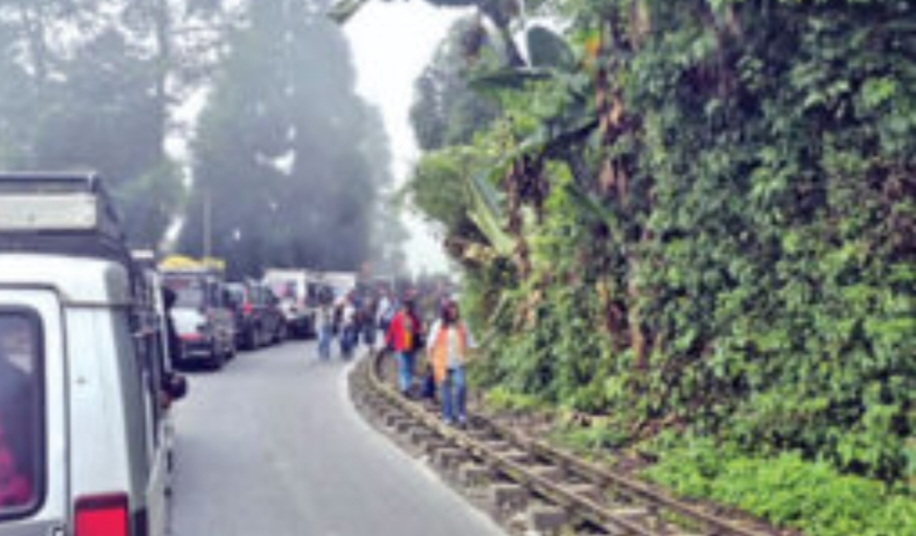 রোহিণীর কার্গিল ধারায় ভয়াবহ দুর্ঘটনা, ২০০ ফুট খাদে গাড়ি পড়ে মৃত ১, আহত ৫